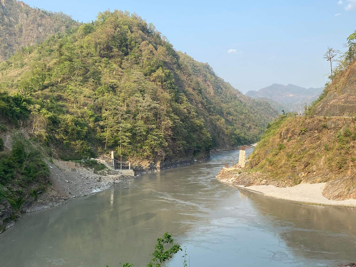 मुग्लिन-नारायणगढ सडकमा दिनहुँ पहिरो झर्दा सर्वसाधारणको यात्रा कष्टकर